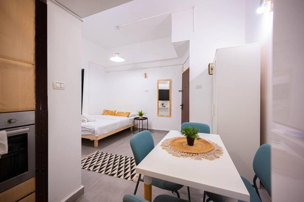 Studio Apartment In Ben Yehuda Cozy And Convinent テル・アビブ エクステリア 写真