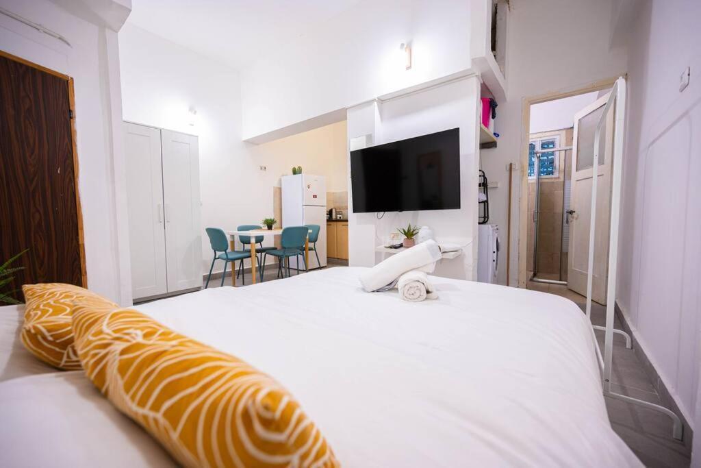Studio Apartment In Ben Yehuda Cozy And Convinent テル・アビブ エクステリア 写真